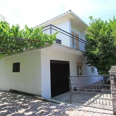 House Paulina 1214