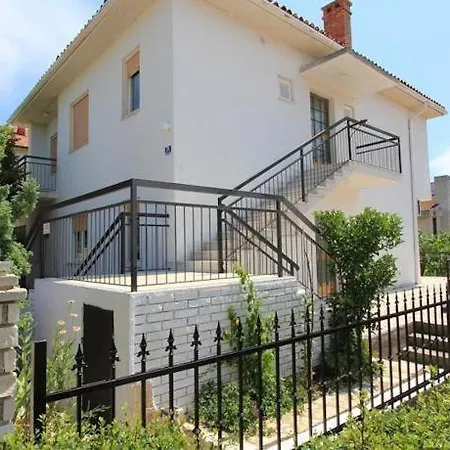 House Paulina 1214