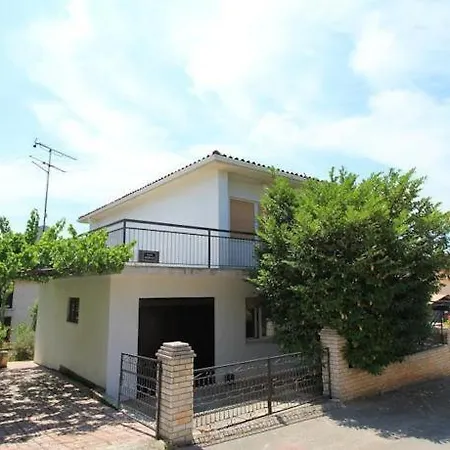 House Paulina 1214